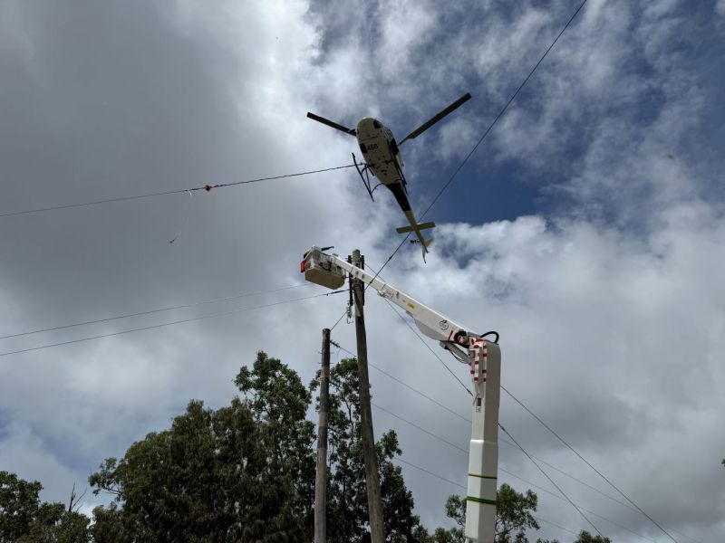 Helicopter stringing Ollera Creek