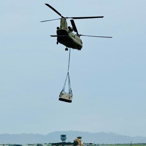 A chinook carry a generator to Ingham